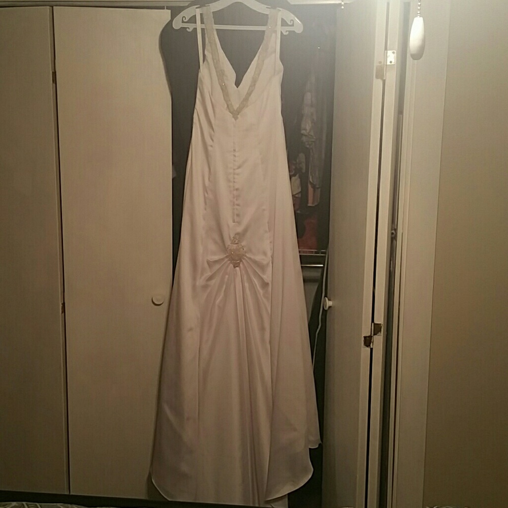 Mary's wedding gown - Picture 3 of 5